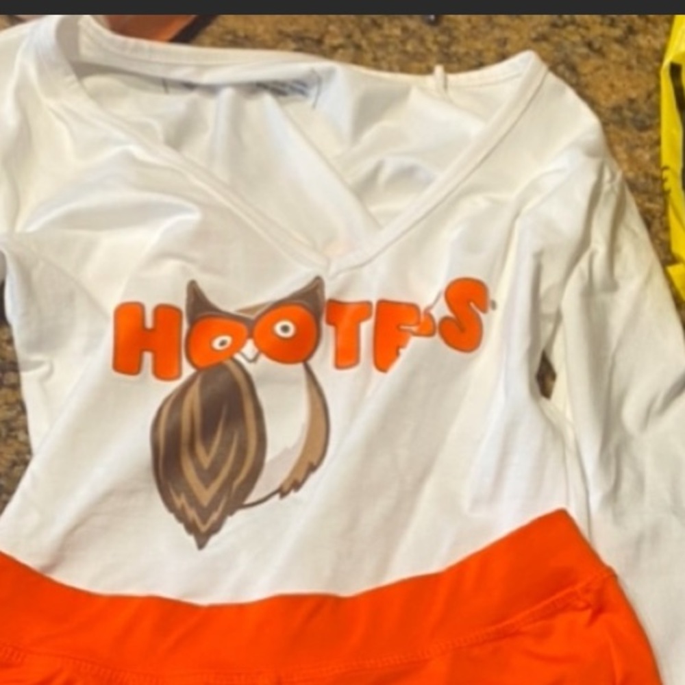 Long Sleeve Hooters top